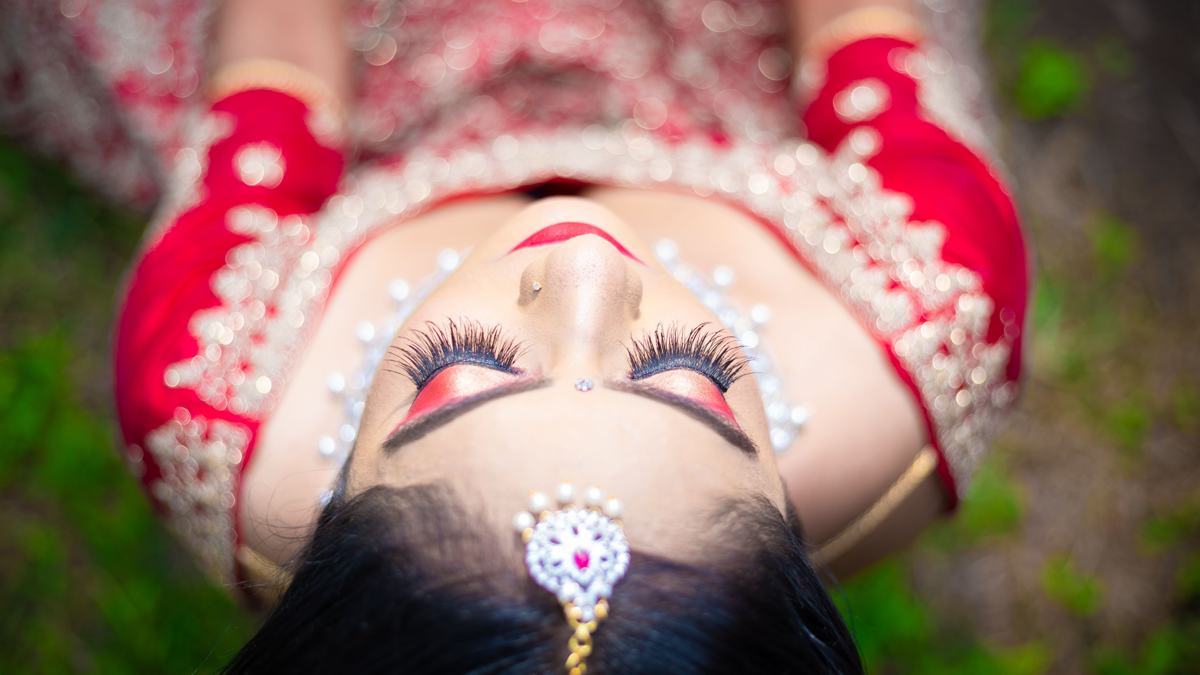 Illustrative image: bridal eye makeup with false lashes
