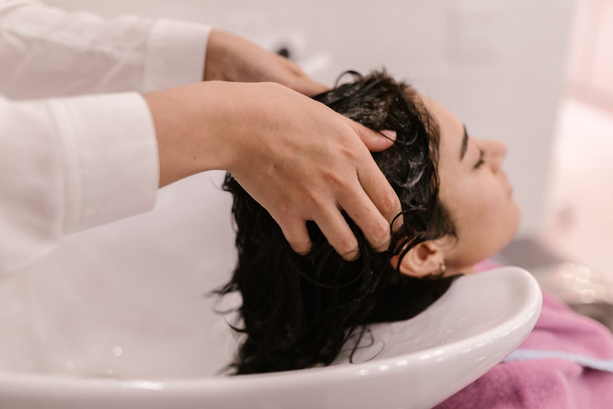 Illustrative image: scalp massage at a hair wash basin