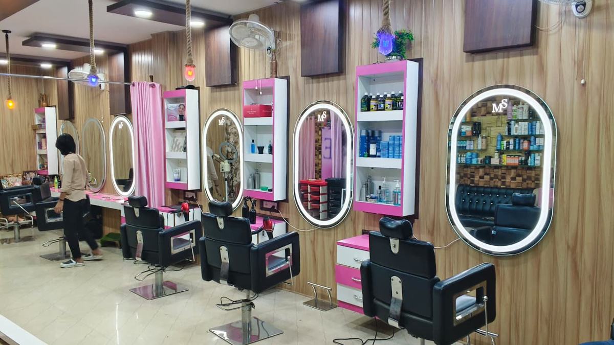 Metrix Beauty Studio: row of salon chairs and mirrors